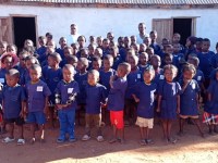 Uczniowie szkoły prowadzonej przez Siostry Matki Dobrego Pasterza na Madagaskarze.