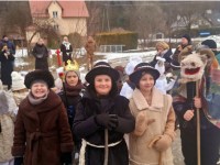 Orszak Trzech Króli w Paszynie i kolędowanie dla Marany.